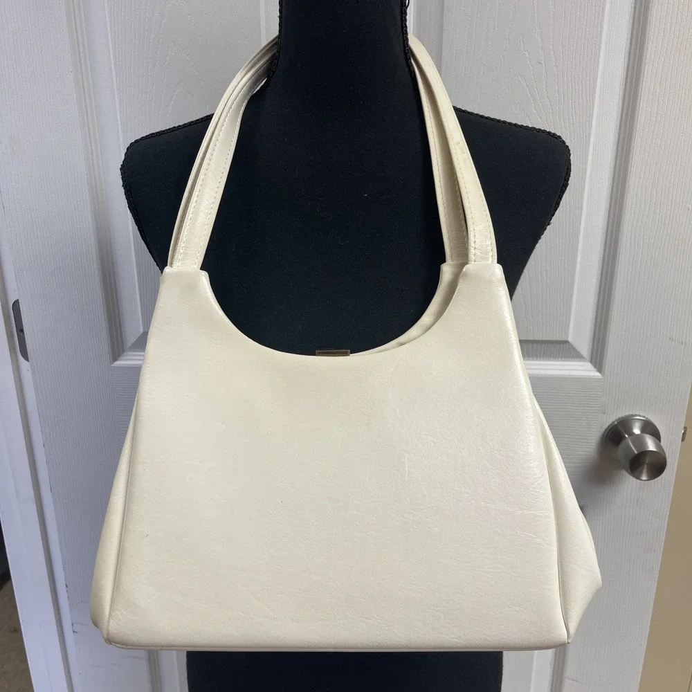 Vtg‎ Women's White/Cream Leather BoHo Shoulder Bag With Clasp Closure